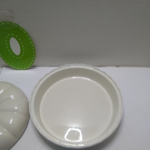 Covered Pie Dish, 11" Pumpkin Pie Ceramic Pie Holder from Over Some Chips - Picture 6 of 8